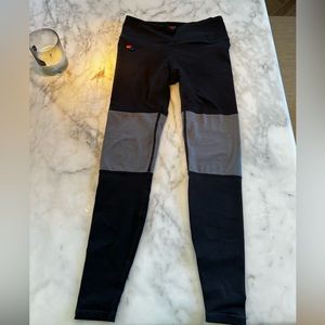 Aviator Nation fitted workout legging.